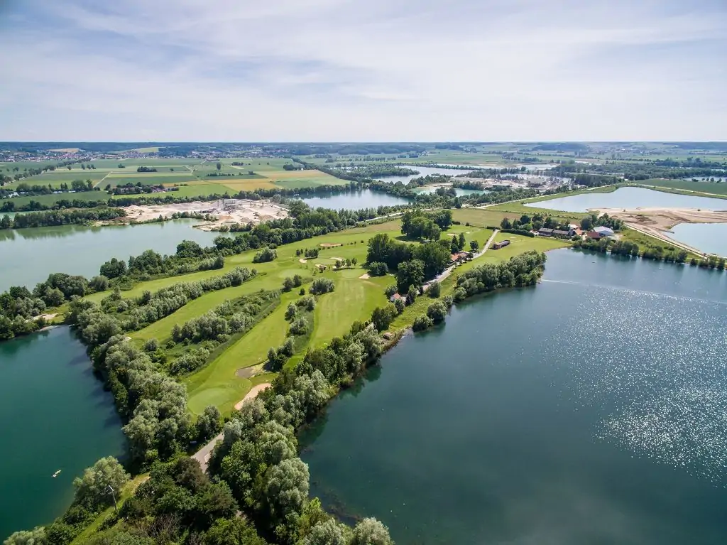 Luftaufnahme des 9-Loch-Golfplatzes Dillingen