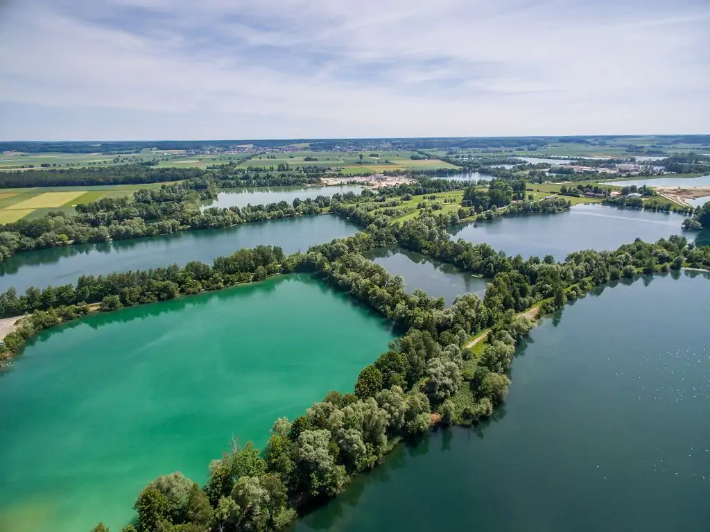 Luftaufnahme der Golflandschaft bei Dillingen
